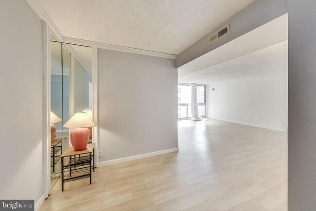 Building Photo - 4601 N Park Ave