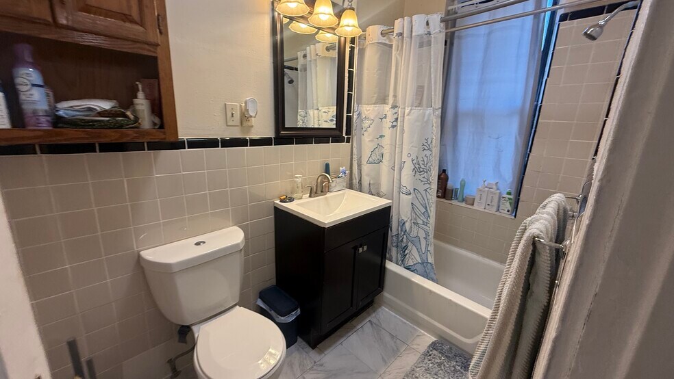 Building Photo - 70 Queensberry St