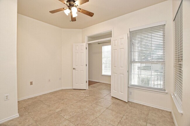 Building Photo - 815 Prairie Grass Ln