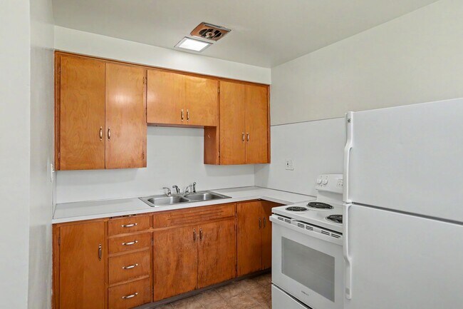 Interior Photo - 086-Friendship Court Apartments