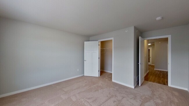 Building Photo - Condo Style Upper 2 Bedroom 1 Bathroom Apartment
