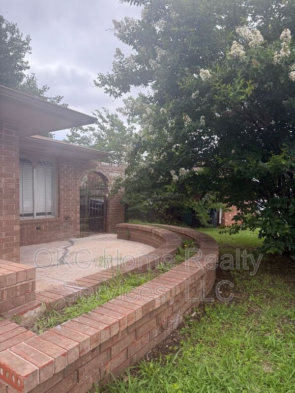 Building Photo - 3604 Willow Springs Dr