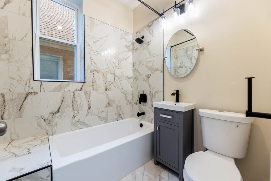 Building Photo - 8327 S Crandon Ave