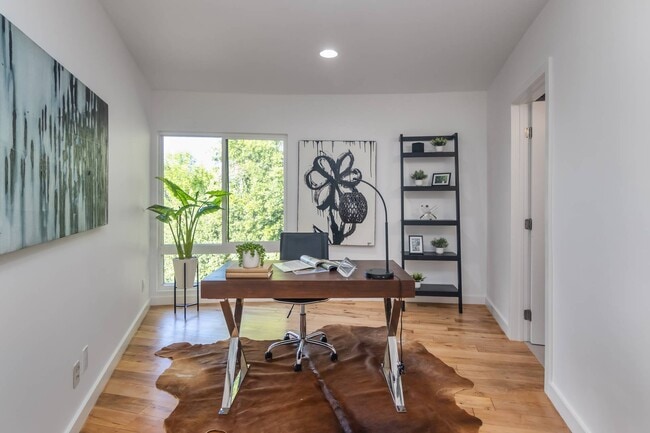 Building Photo - 3828 Alomar Dr