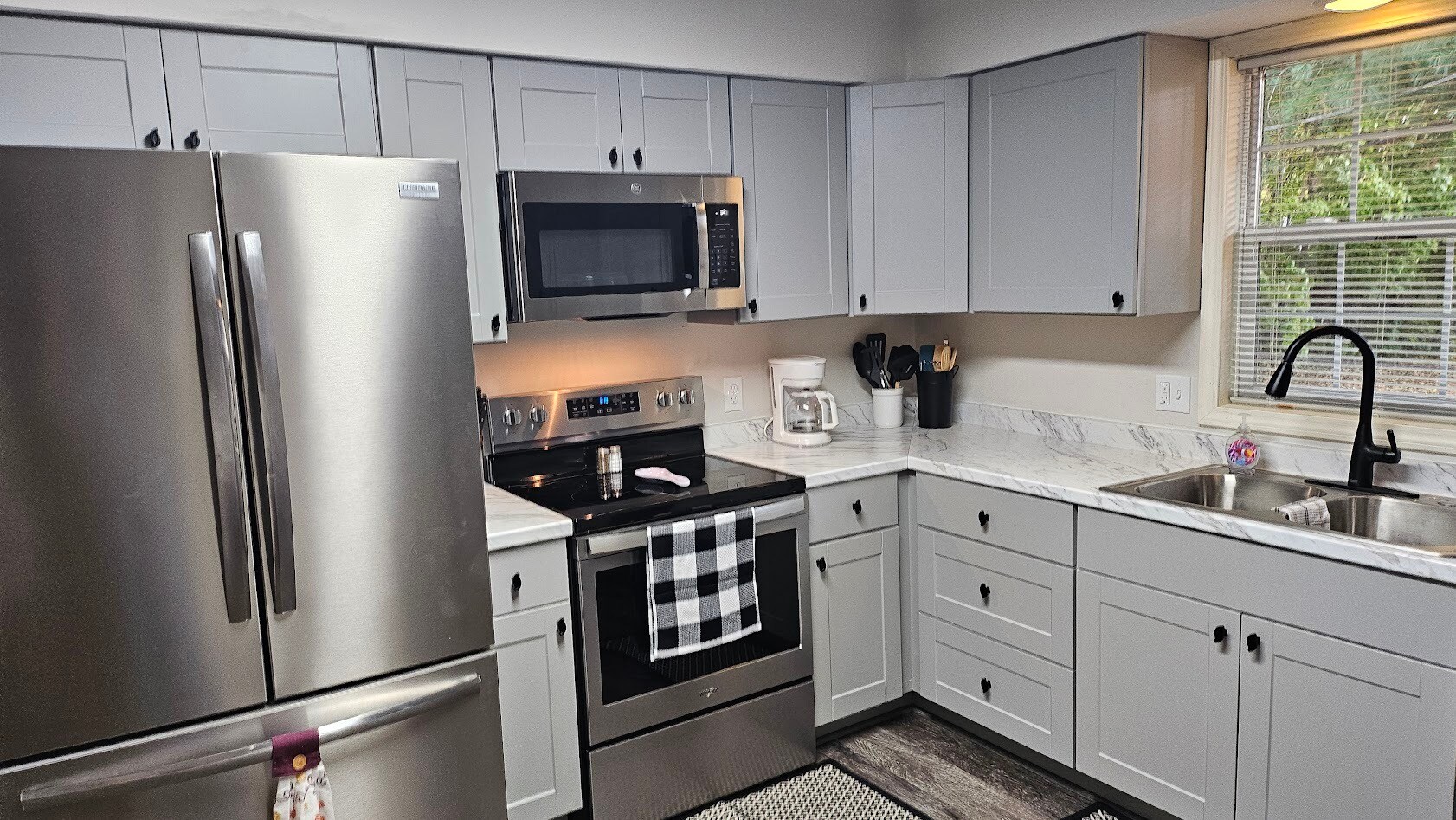 Newly remodeled kitchen - 2406 Roxbury Rd