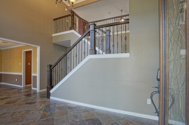 Building Photo - 2108 Lakeway Dr