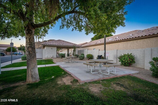 Building Photo - 4927 W Wahalla Ln