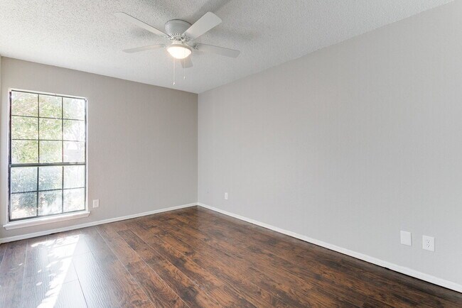 Building Photo - "Charming 3-Bedroom Retreat with 2 Full Baths in Rowlett – 1,894 Sq. Ft. of Comfort on Shipman St.!"