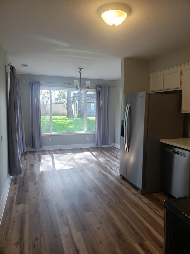 Building Photo - Remodeled Bungalow in Camas!