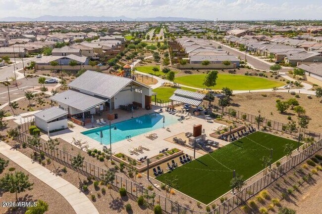 Building Photo - 670 S Owl Dr