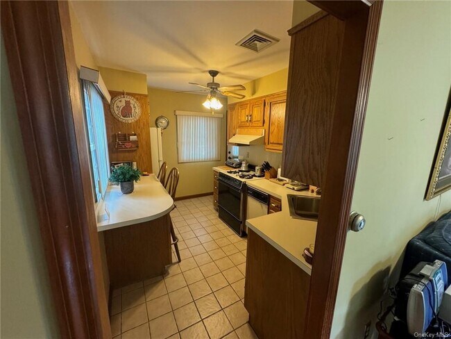 Building Photo - 74 Reld Dr