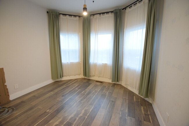 Building Photo - Stylish Oakland Retreat – 3BR, 2BA + Huge ...