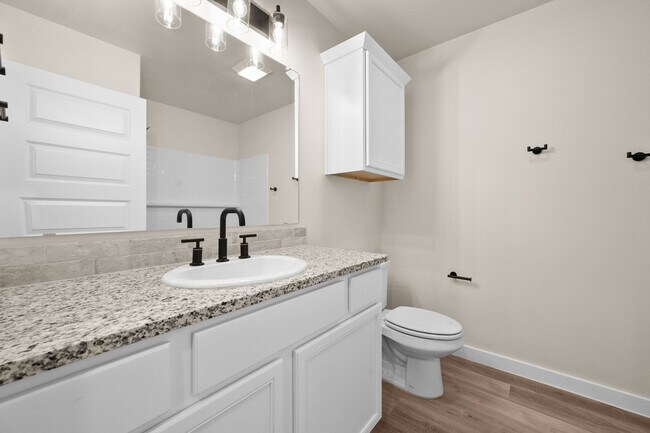 Building Photo - 4 Bedroom Rental Available July 7th in Lub...