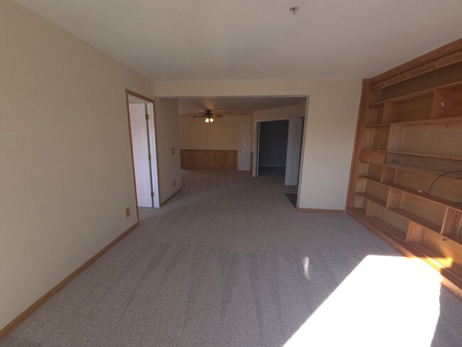 Building Photo - Charming 2 bedroom 2 bath condo!