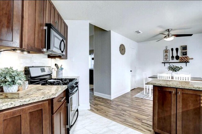 Building Photo - 4508 Stonebridge Dr