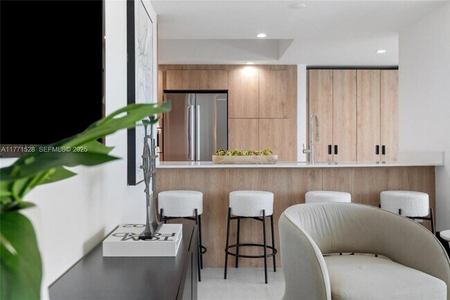 Building Photo - 10281 W Bay Harbor Dr