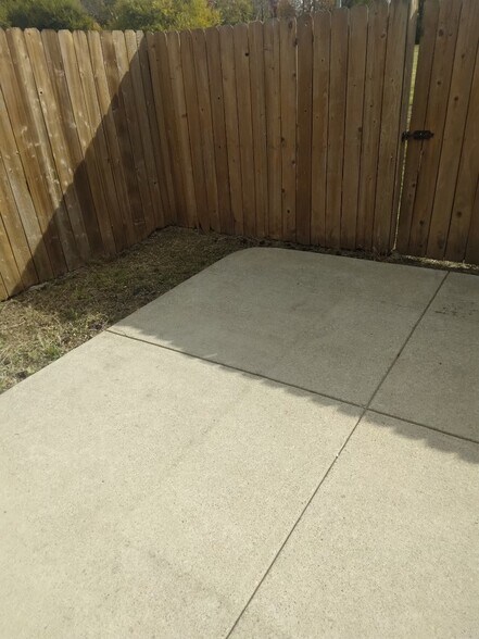 Building Photo - 6121 Upper Hunters Trace