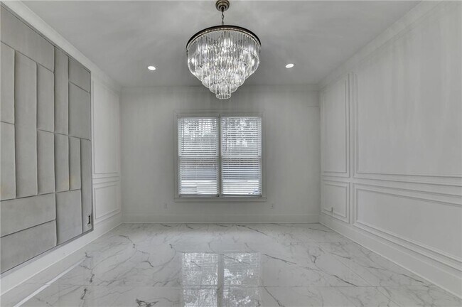 Building Photo - 960 Nours Cir SE