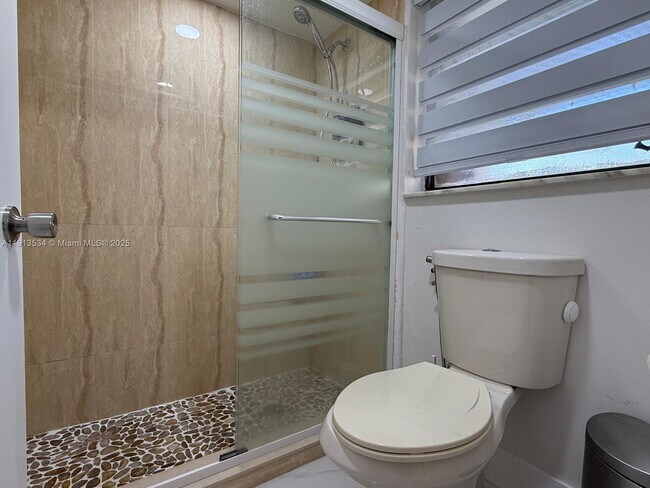 Building Photo - 9015 SW 125th Ave