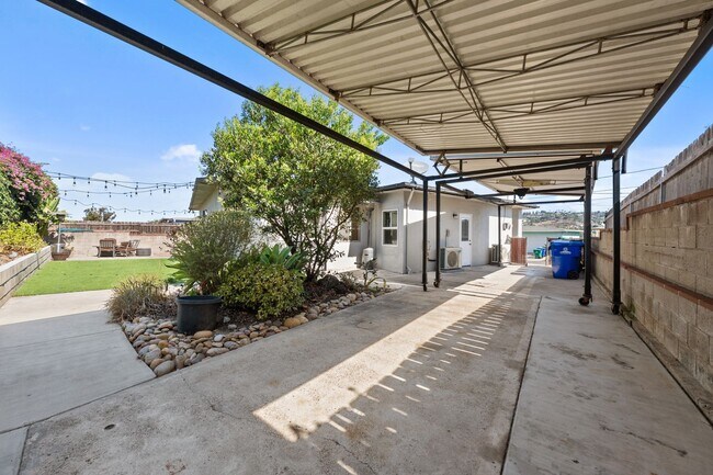 Building Photo - 6467 Cleo St