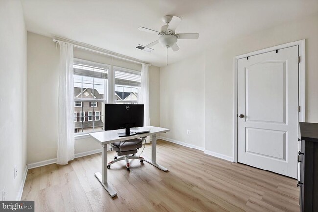 Building Photo - 25148 Sweet Myrtle Square