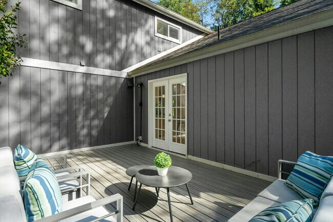 Building Photo - Private Kenmore Retreat | 4 Bed | 2 Bath | Beautifully Updated | Landscaping Included- Available ...