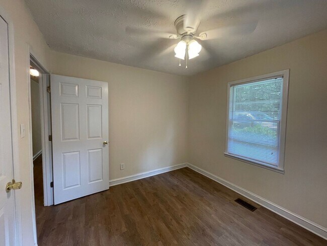 Building Photo - PRE-LEASING FOR JULY 22ND 2026!