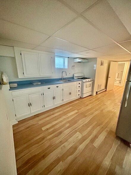 Building Photo - 166 Charles St