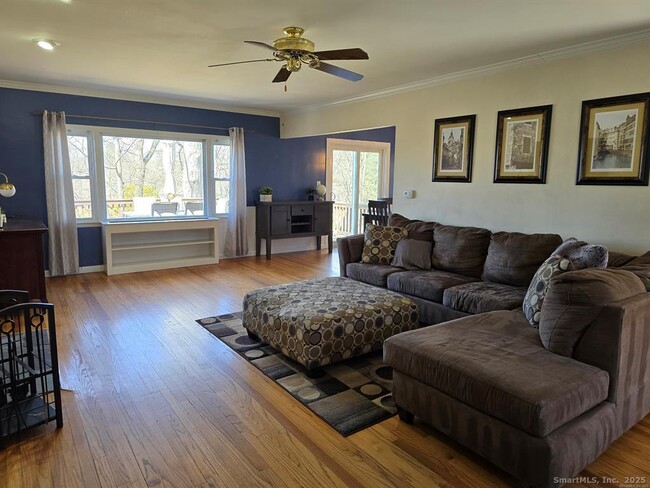 Building Photo - 856 Shagbark Dr