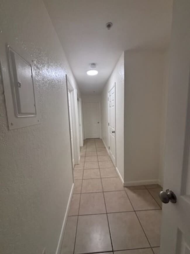Building Photo - Southport Home