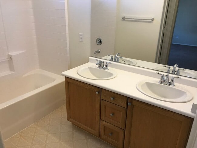 Building Photo - 3 bed/2.5 bath in Mountains Edge 89178