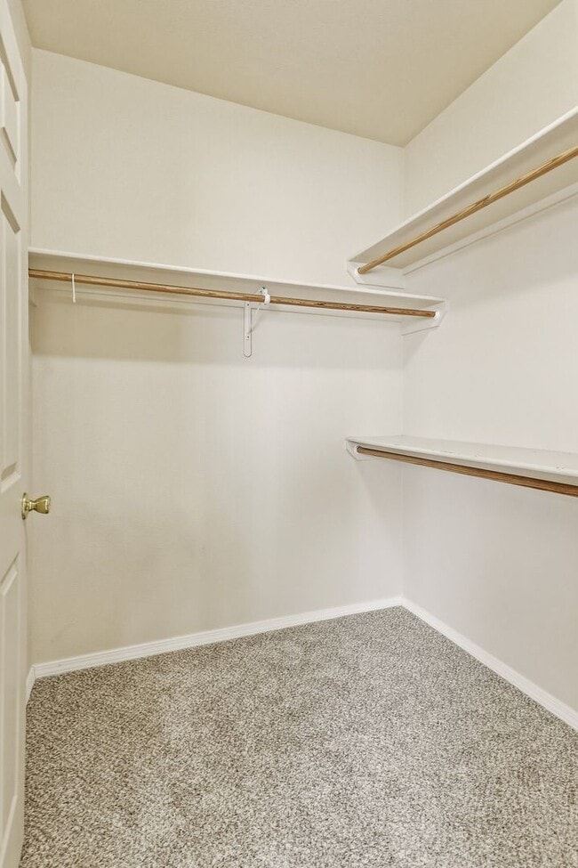 Building Photo - Conveniently Located 4 Bedroom 2 Bath Home