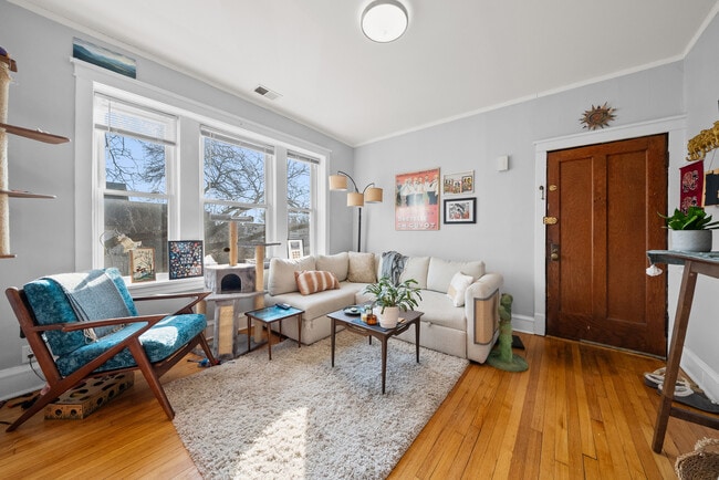 Building Photo - 3008 W Cullom Ave