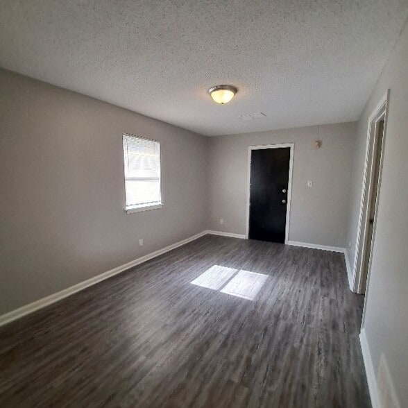 Building Photo - 2717 Carnes Ave