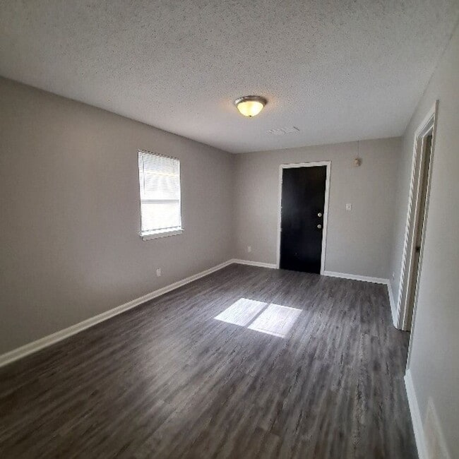 Building Photo - 2717 Carnes Ave