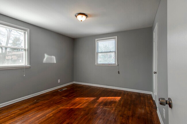 Building Photo - 3259 Panorama Dr