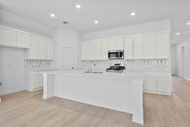 Building Photo - 2716 Pne Blf Dr