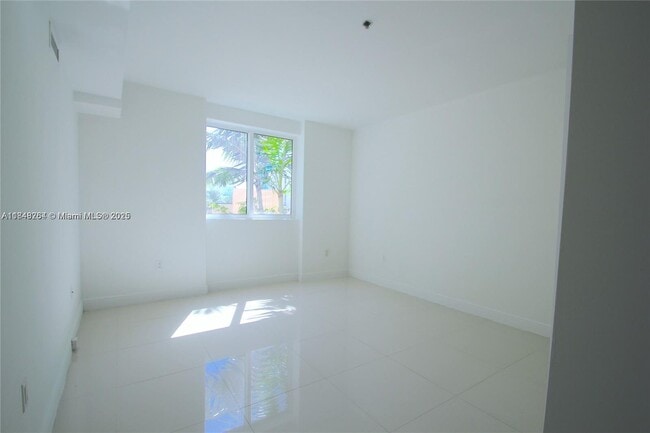 Building Photo - 6362 Collins Ave