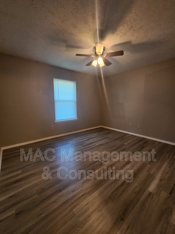 Building Photo - 155 E Jere Whitson Rd