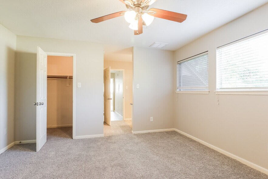 Building Photo - 11906 Swan Creek Dr