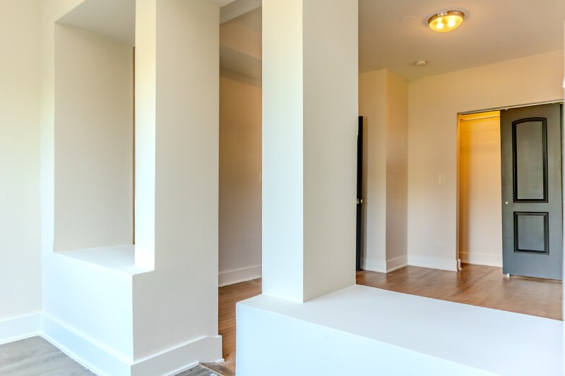 Building Photo - 1517 E 67th Pl