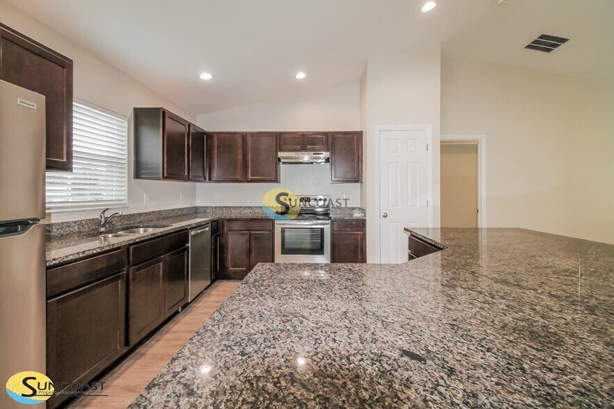 Building Photo - 14111 SW 48th Ct