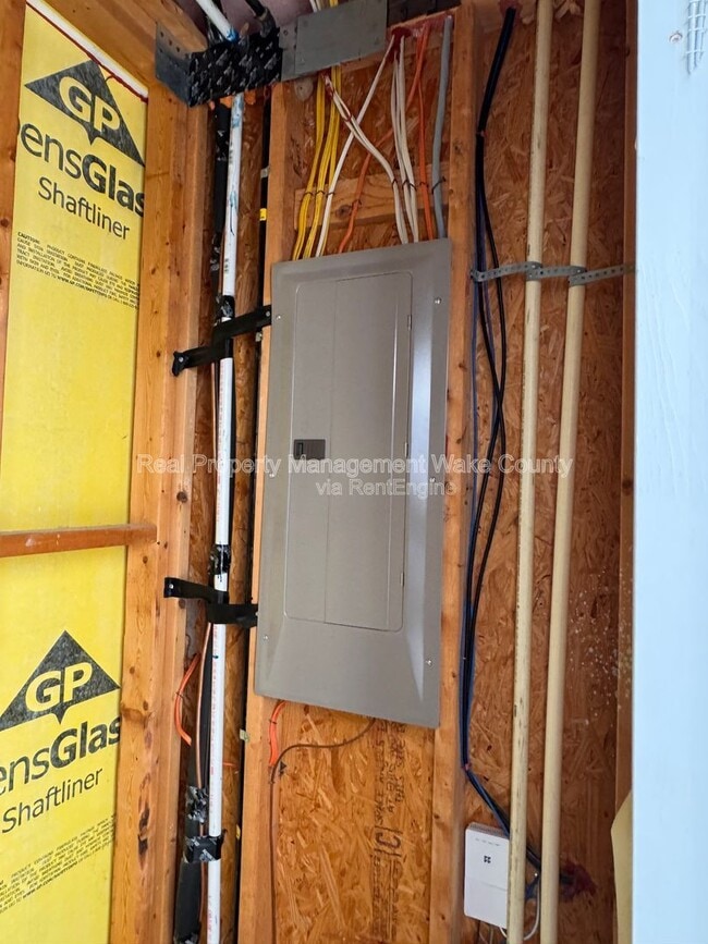 Building Photo - 330 Carthage Ct