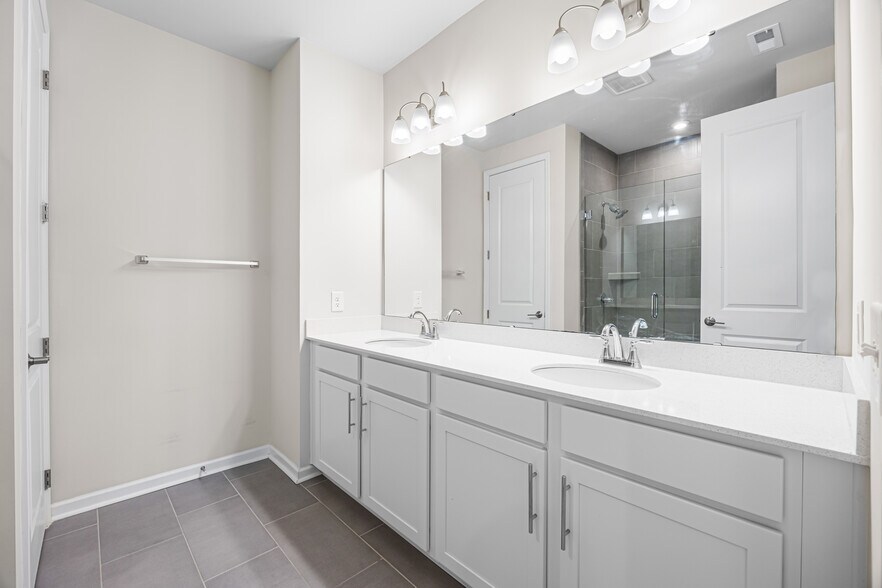 Building Photo - 529 Madison Falls Ct