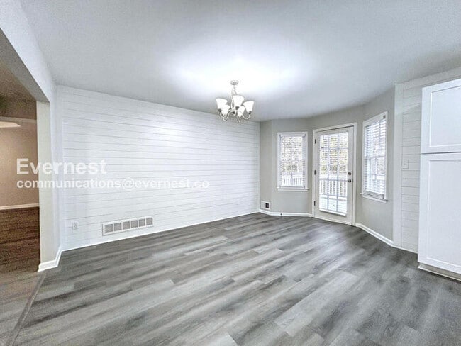 Building Photo - 204 Battle Dr