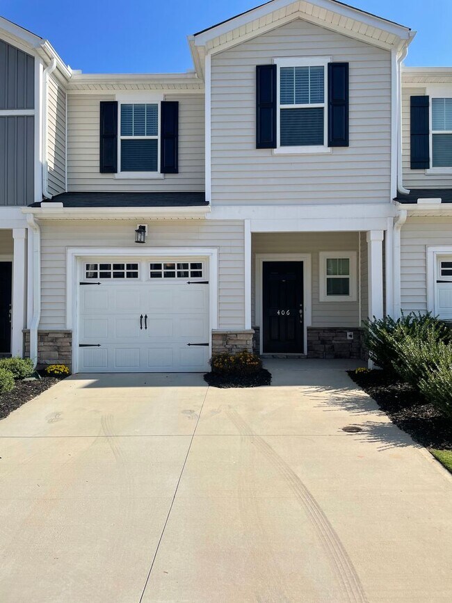 Building Photo - 3 Bedroom 2.5 Bathrooms  Echo Ridge Community in Greer SC