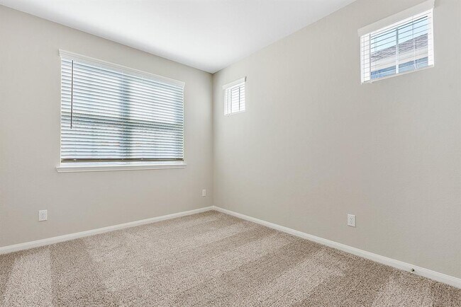 Building Photo - 9814 Magnolia Village Ln
