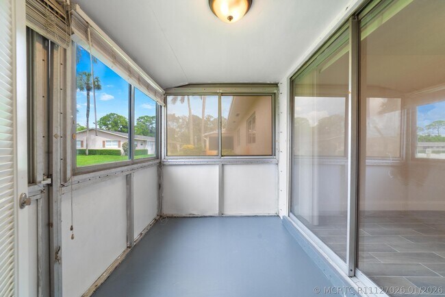 Building Photo - 2567 Dudley Dr E