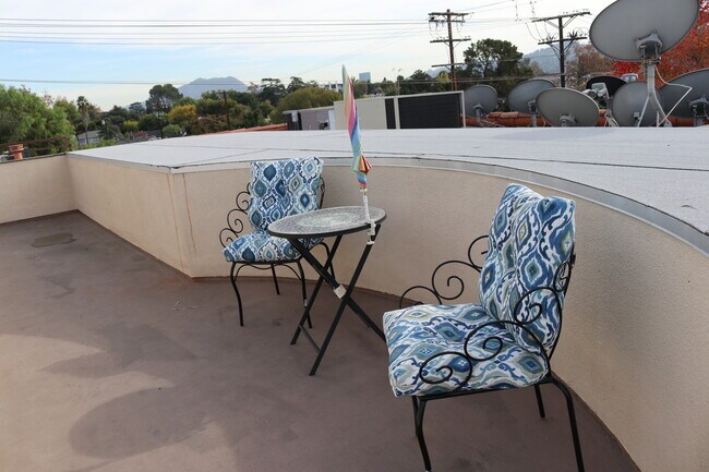 Building Photo - 4904 Laurel Canyon Blvd