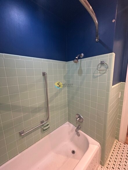 Building Photo - 353 W 68th St